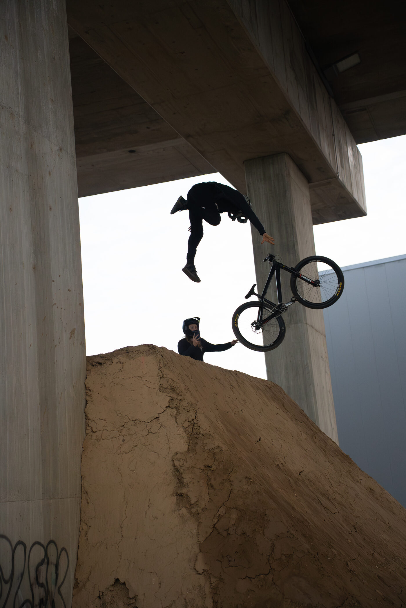 BMX sous le pont